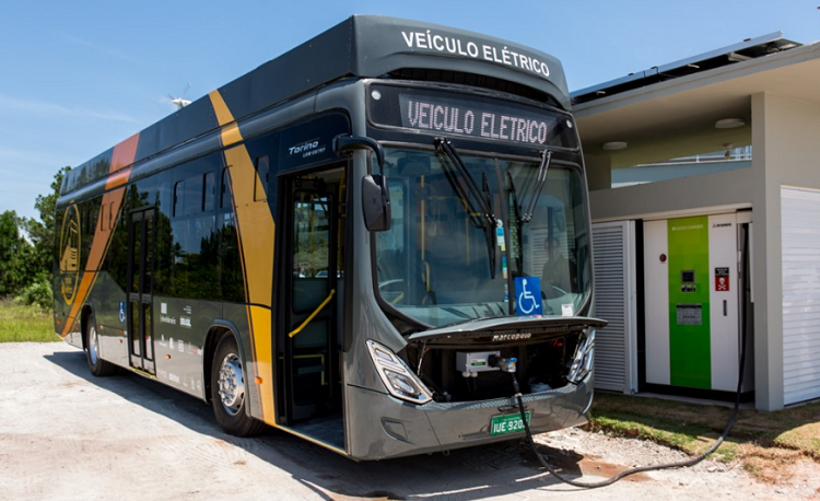 2016: um ônibus a energia solar