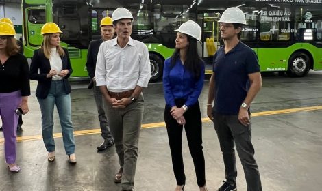 Governador do Pará visita Eletra e conhece futuros e-Bus do BRT de Belém